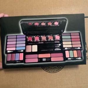 Make up pallet